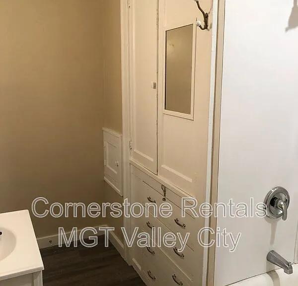 439 4th Ave SW — Photo 5
