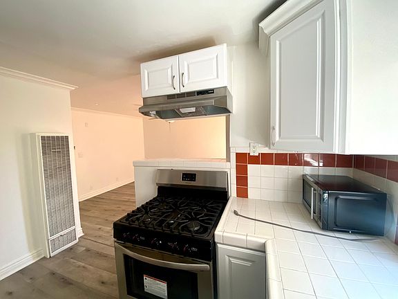 2nd image of 4069 Oakwood Ave APT 3