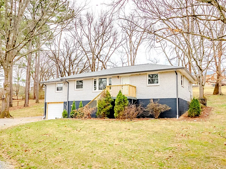 567 Valleywood Dr — Photo 1