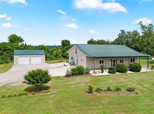 10540 S Smokey Bear Rd, Fayetteville, AR 72701