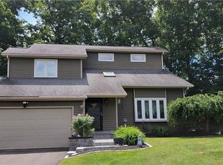 6 Harnish Ln, Wallingford, CT 06492