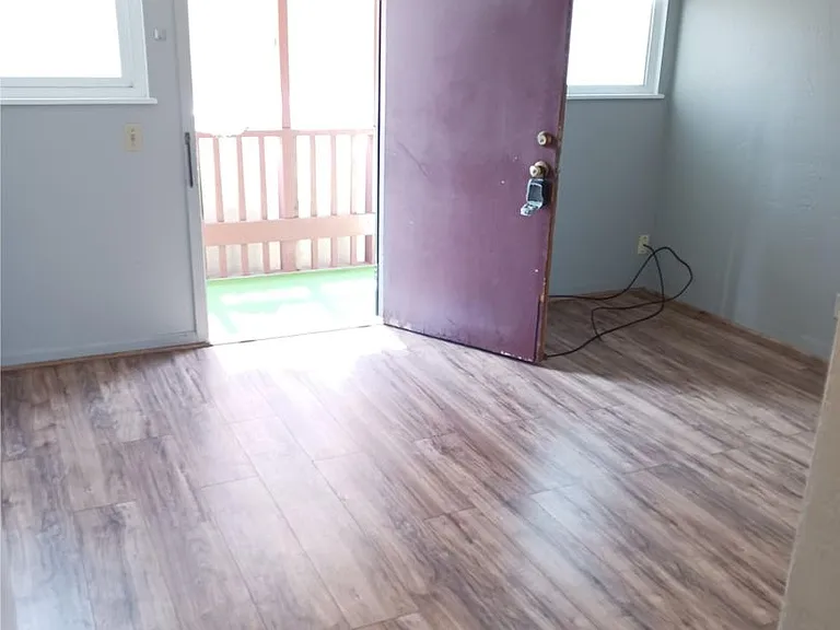 210 Locust St — Photo 14