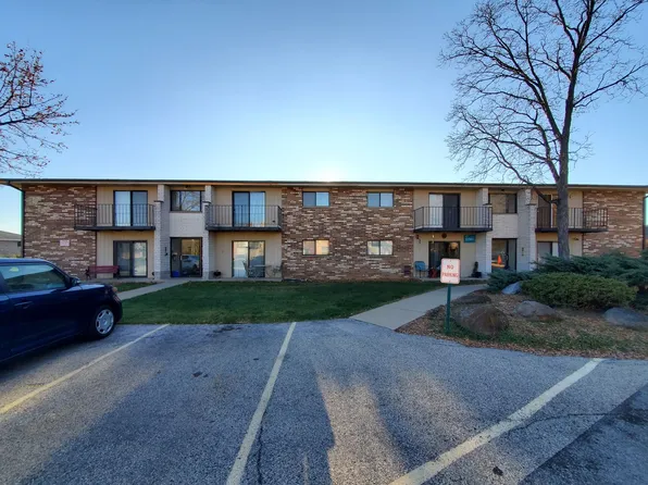 1357 Meadowcreek Dr., 1357 Meadowcreek Dr APT 4, Pewaukee, WI 53072