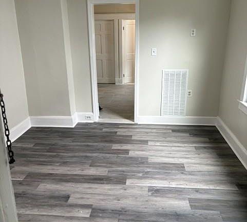 3rd image of 331 Somerset St