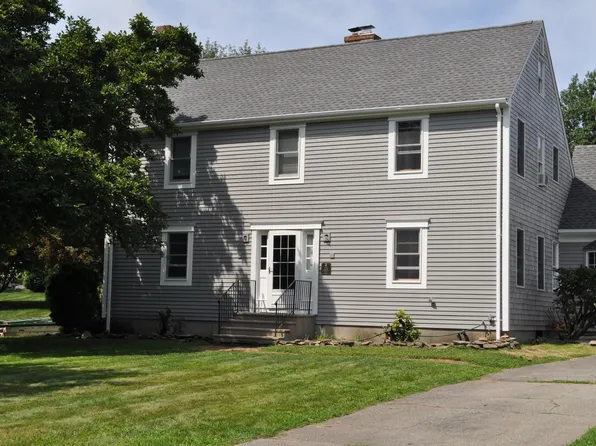 124 Woodland Dr, Portsmouth, RI 02871