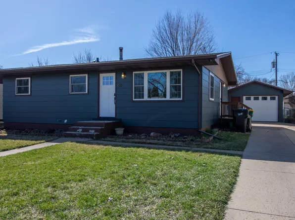 611 Garden Dr, Bismarck, ND 58504