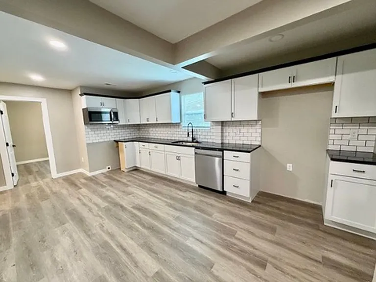1755 S Greenwood Ave — Photo 3