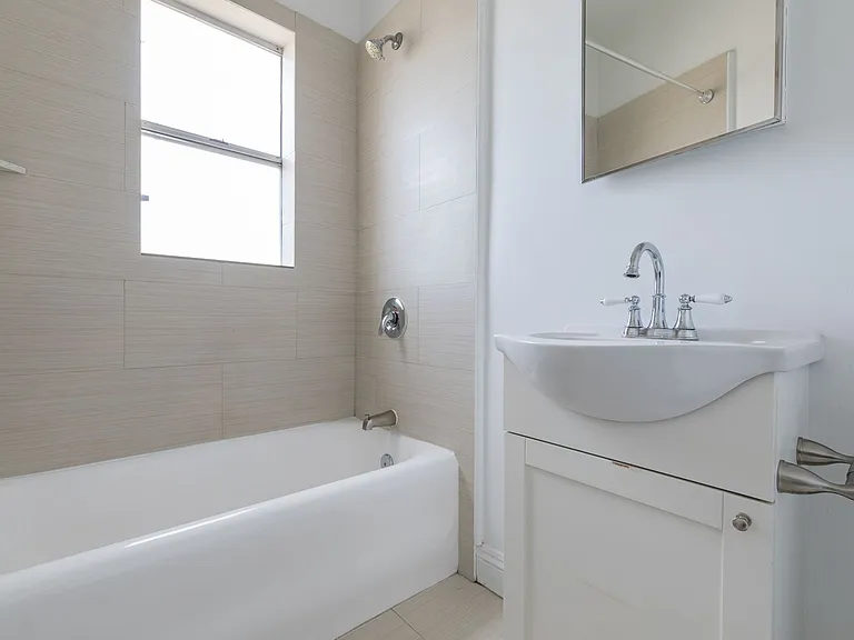 Seven Lions Apartments — Photo 11