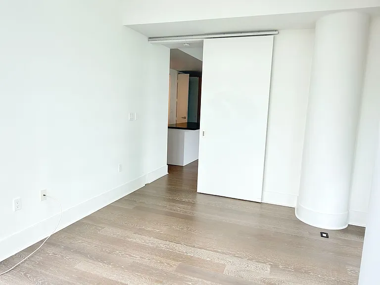 29 Queens Quay E #1026 — Photo 15