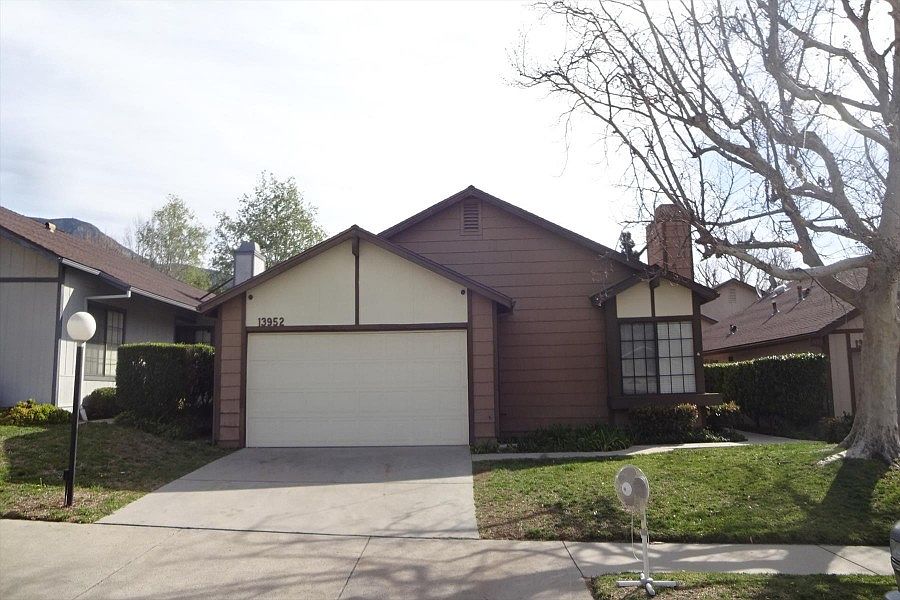 1st image of 13952 Fenton Ave