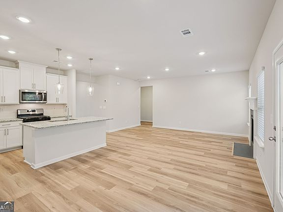 7th image of this home