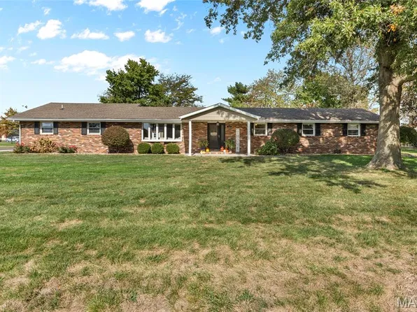 713 W Oak St, Gillespie, IL 62033