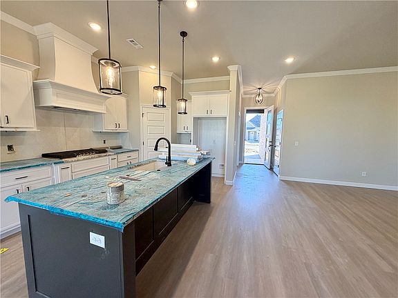 2nd image of 2120 Porter St