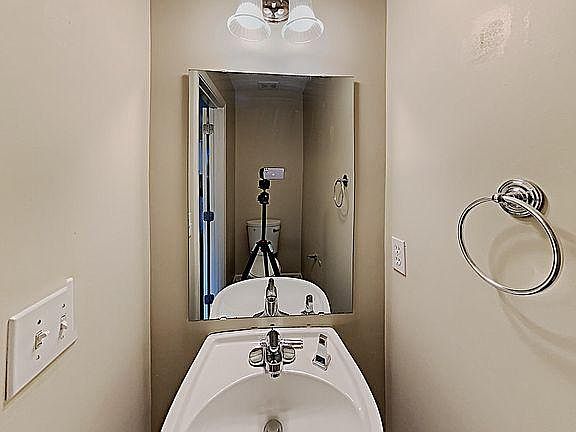 4th image of 12339 Poplar Forest Dr