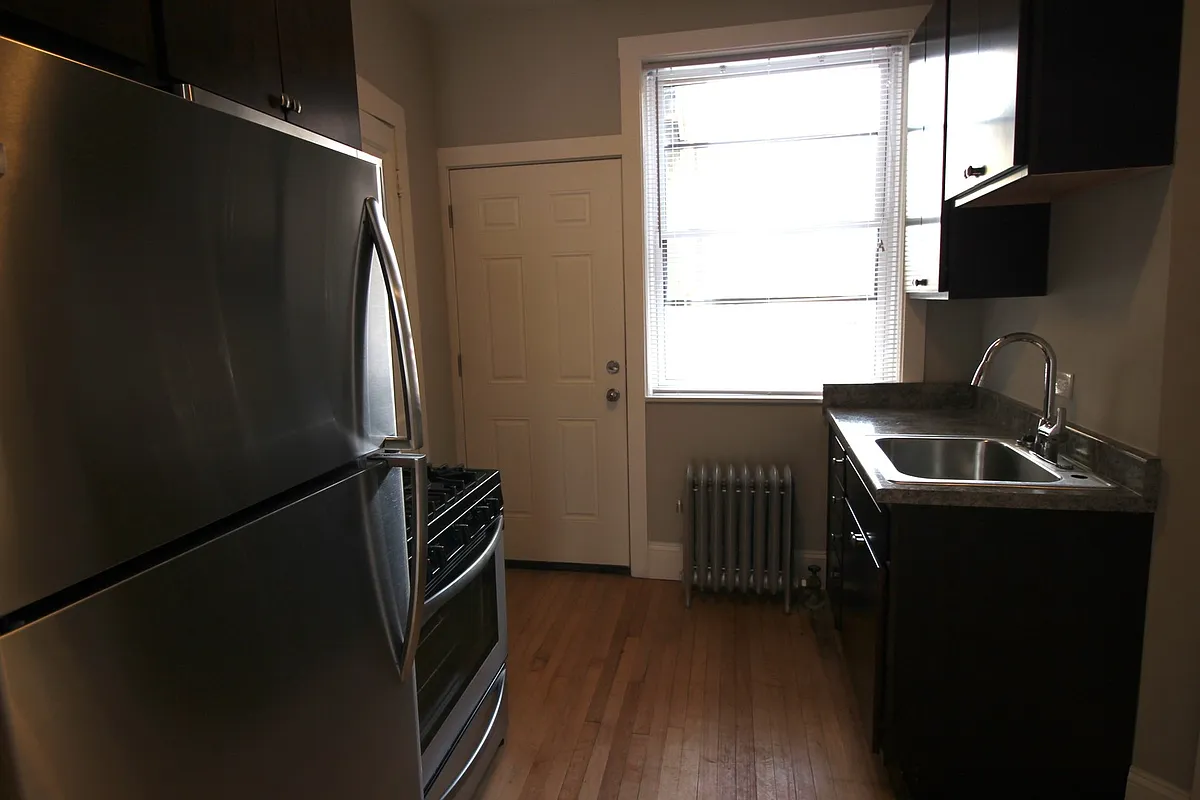 Building Photo - 4409 N La Crosse Ave #1