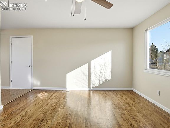 3rd image of 3904 Shelley Ave