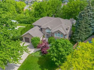 22 Burt Ct, Hamilton, ON L8G 3H4