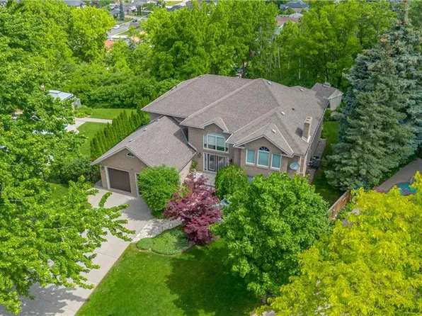 22 Burt Ct, Hamilton, ON L8G 3H4
