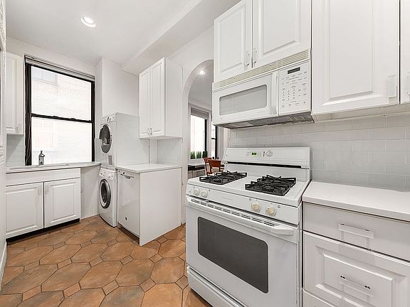 5th image of 480 Park Ave APT 3H