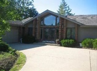 3960 Greenacre Dr, Northbrook, IL