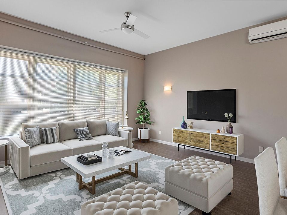 1st image of 4242 Lindell Blvd #106