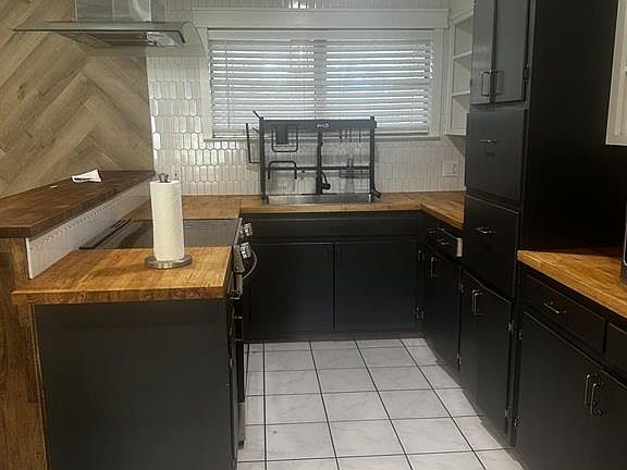 2nd image of 3119 Moor Dr