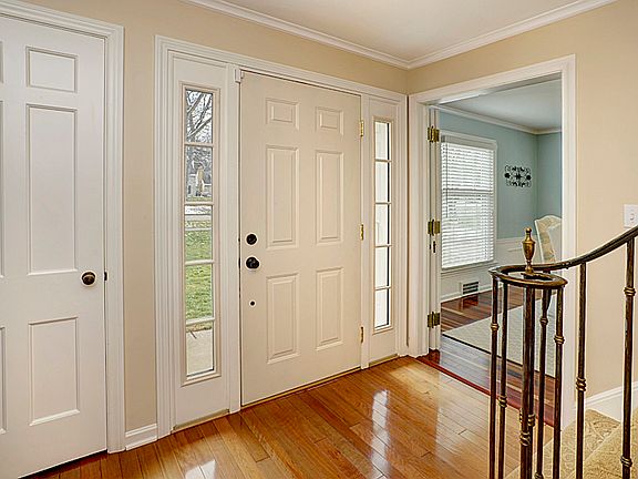 2nd image of 20916 Beaconsfield Blvd