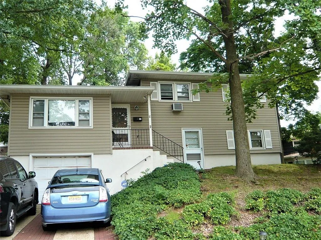 6 Grandview Ave photo 1