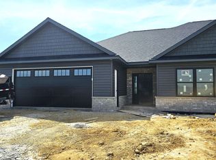 239 Gavin Cir, Peosta, IA 52068