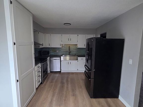 5th image of 215 Knoll Dr