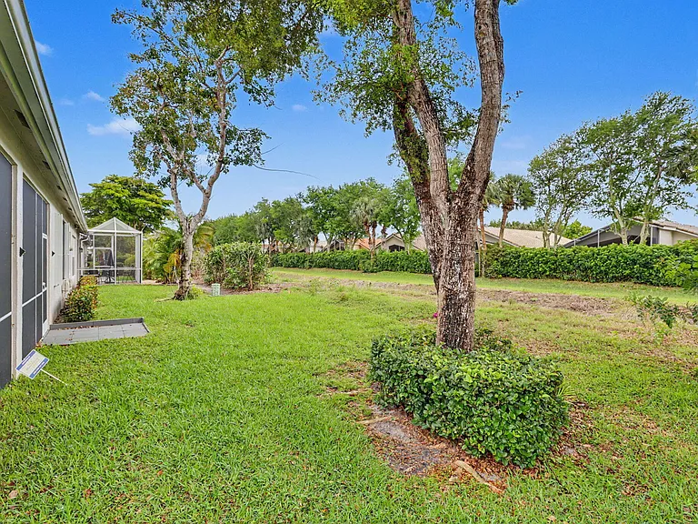 7832 Rockford Rd — Photo 32
