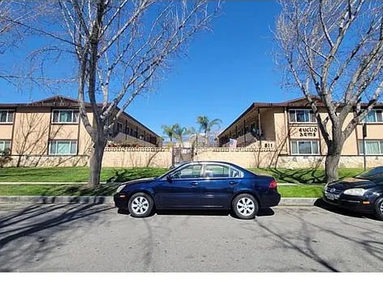 811 Orchid Ct #L — Photo 7
