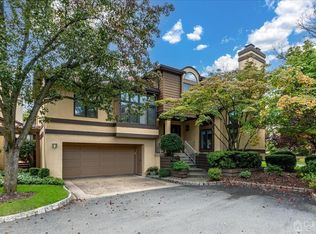 305 Sayre Dr, Princeton, NJ 08540