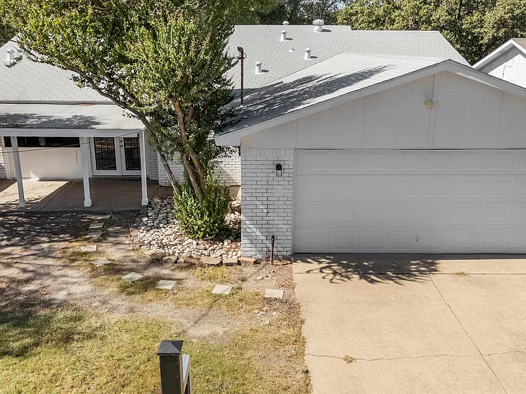 2814 Lindbergh Dr — Photo 36