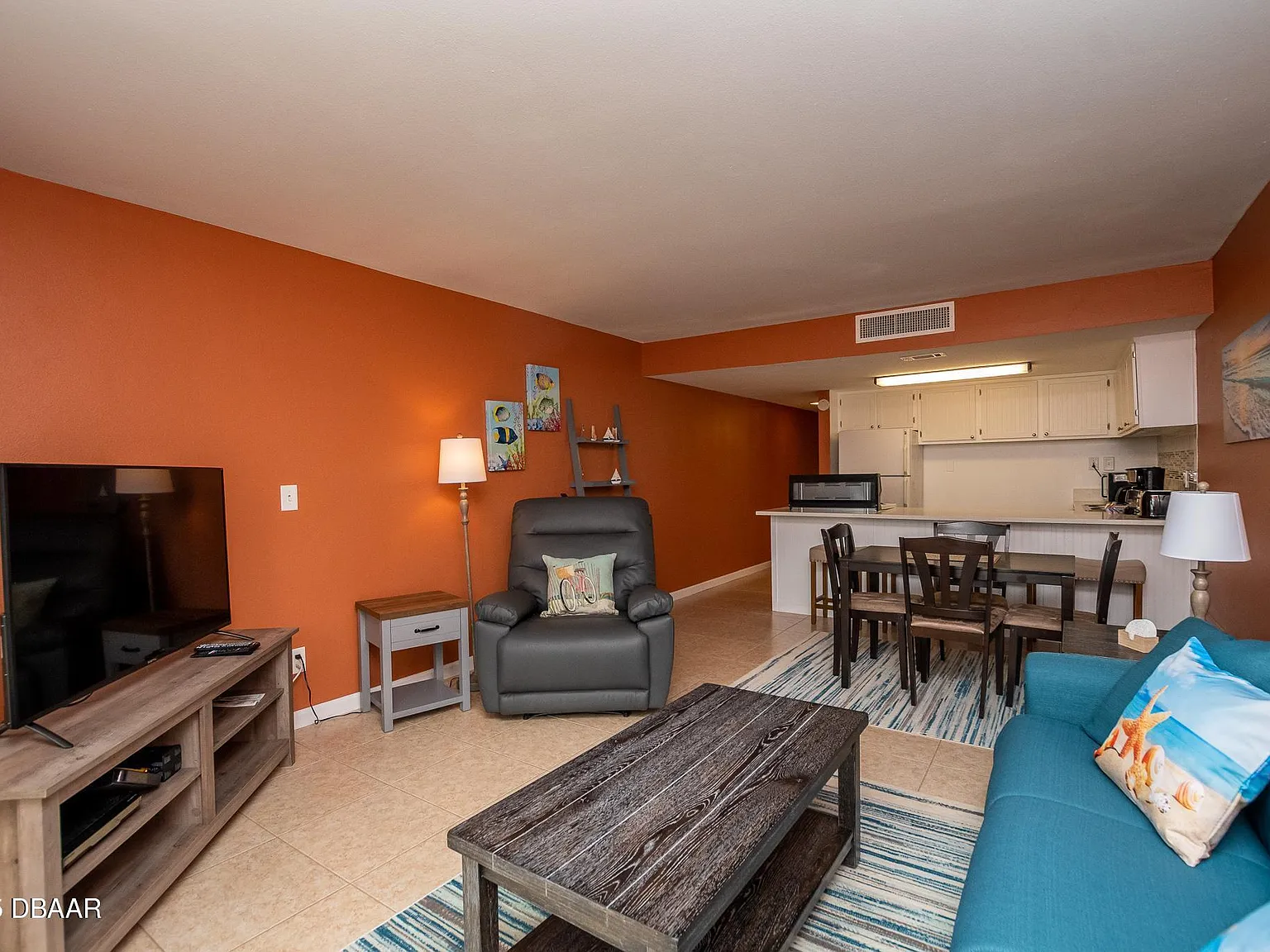 2 bed, 2.0 bath, 889 sqft, $3,980 — Photo 2