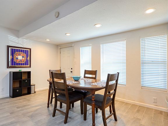 4th image of 305 E Belt Line Rd