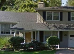 9102 W 90th St, Overland Park, KS 66212
