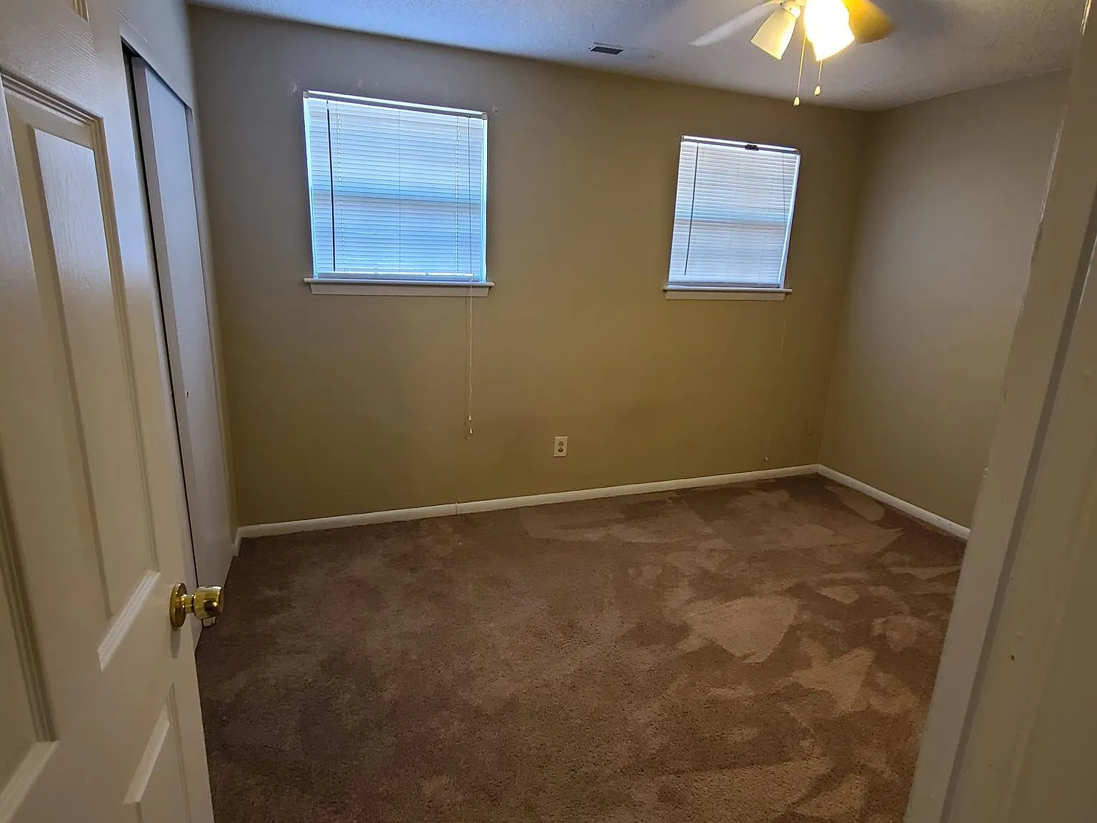 4 bed, 2.5 bath, 1475 sqft, $2,400 — Photo 2