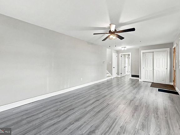 4th image of 14 Buttonwood Rd