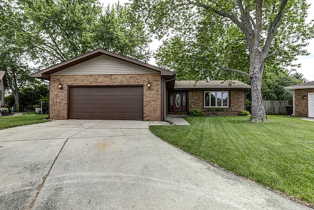 1046 Lancaster Ct photo 1