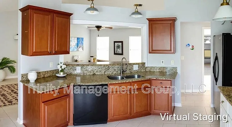 3 bed, 2.0 bath, 1323 sqft, $1,649 — Photo 4