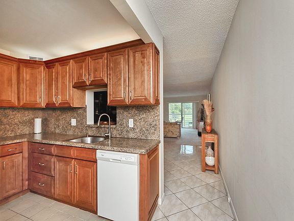 5th image of 2905 Victoria Place #A2
