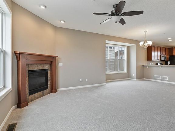 3rd image of 9667 Toledo Ln N