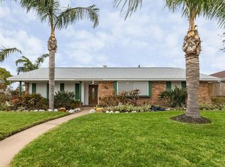 38 Willow Ln, Galveston, TX 77551
