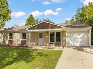 700 Pleasant Pl, Streamwood, IL 60107