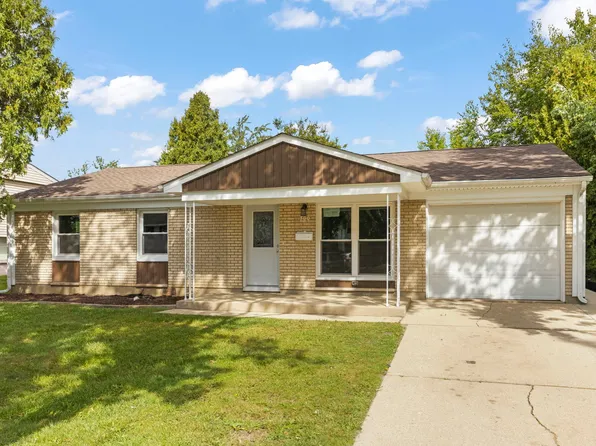 700 Pleasant Pl, Streamwood, IL 60107