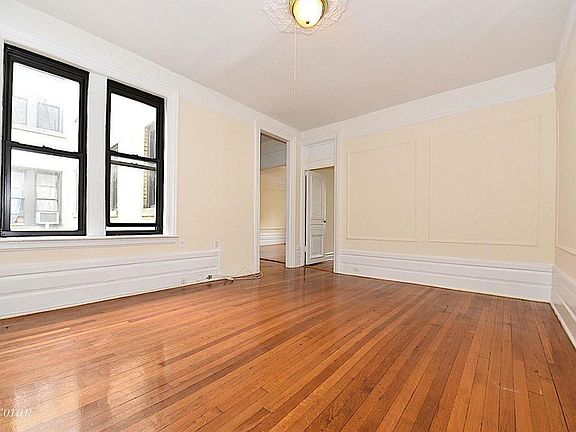 4th image of 3086 32nd St APT 28