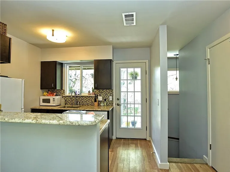 1513 Travis Heights Blvd — Photo 2