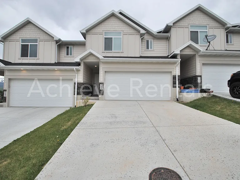 786 E Ruby Dr — Photo 2
