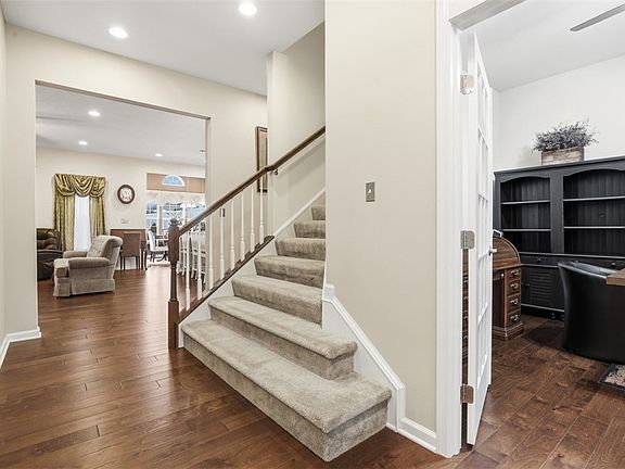5th image of 139 Olivia Ave
